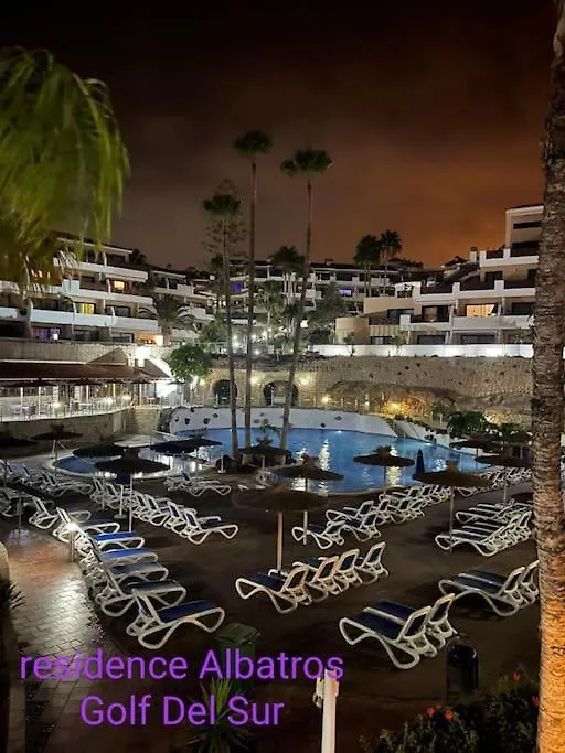 Appartamento Maximar otto posti piscina riscaldata Arona