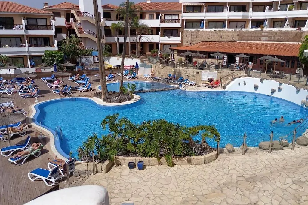 Appartamento Maximar otto posti piscina riscaldata Arona
