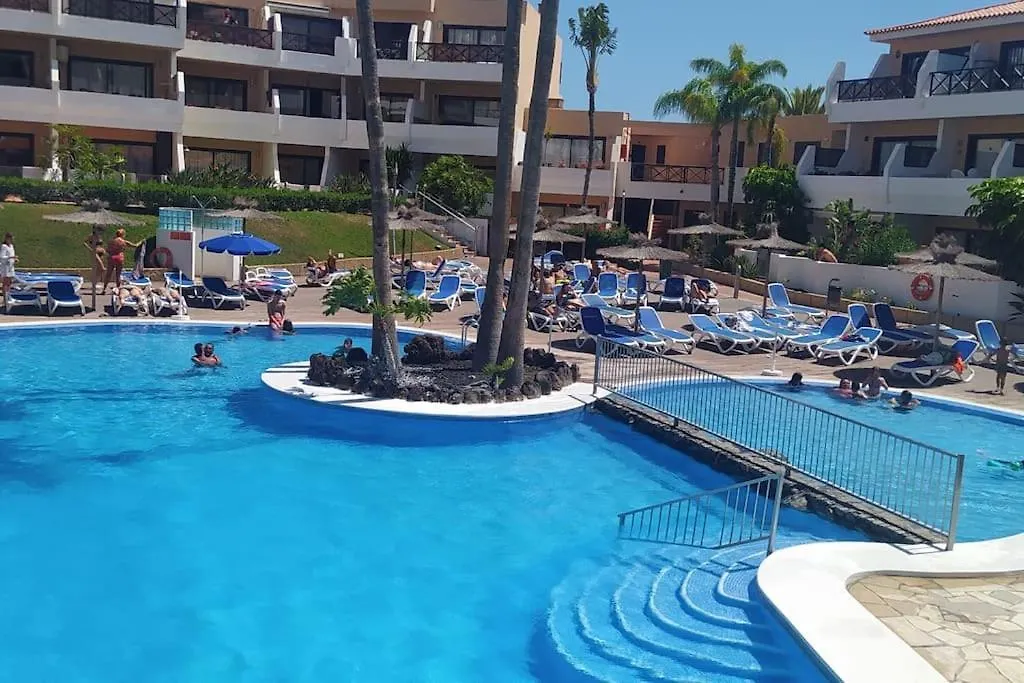 Appartamento Maximar otto posti piscina riscaldata Arona