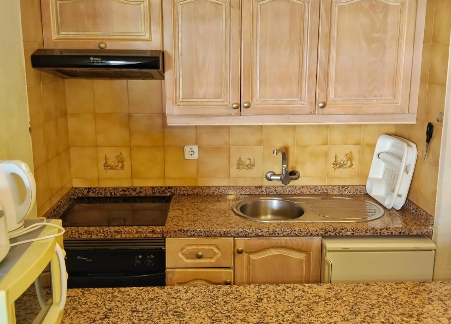 Maximar Apartment 8 Bed Places, Heated Swimmingpool 阿罗纳